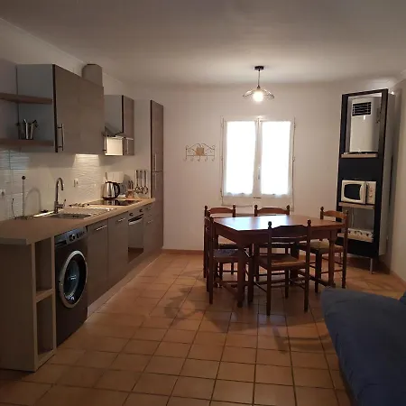 펜션 Les De L'arbousier