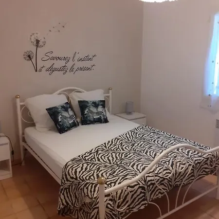 Holiday home Les De L'arbousier *